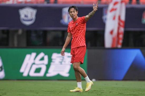 美女脱了衣服